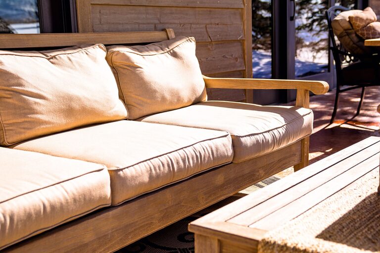 Tips for Creating a Cozy and Inviting Outdoor Living Space